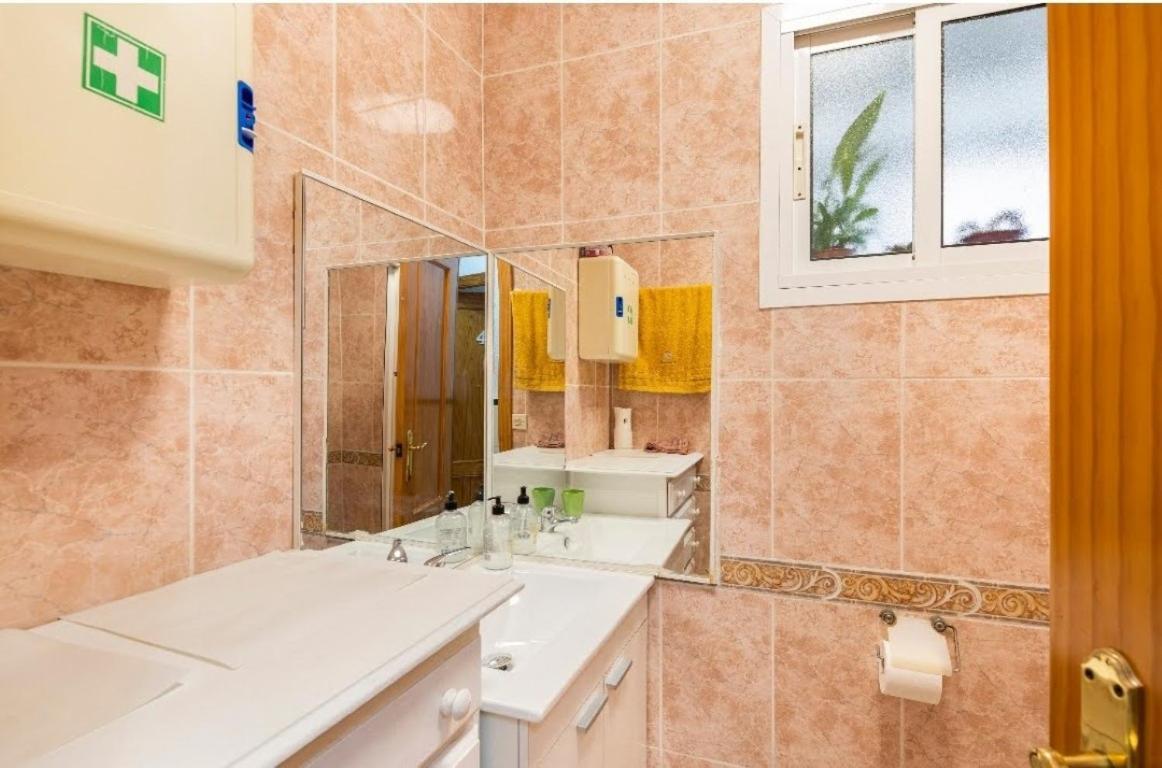 Habitaciones Privadas Con Cama Doble En Sevilla Exterior foto